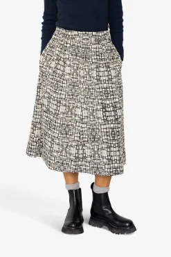 Full Seam Skirt - Black Ecru Maze Print